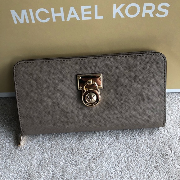MICHAEL Michael Kors Handbags - 🐨NWOT Michael Kors Hamilton Wallet🐨